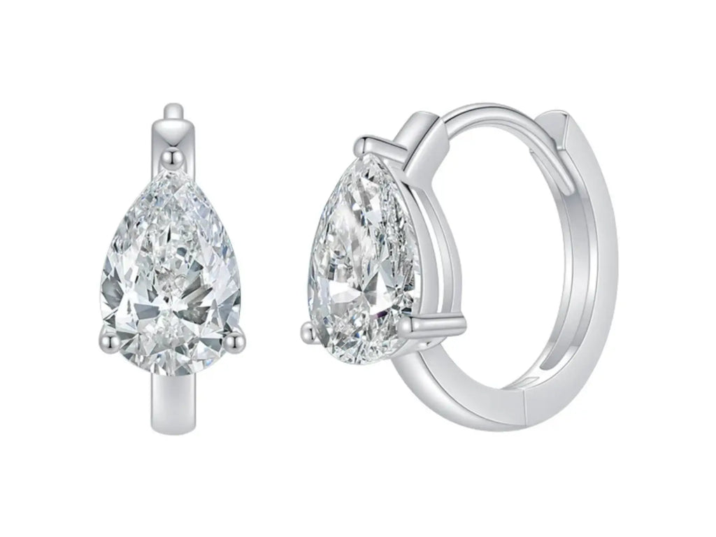 Orecchini Cyre The Gutta in oro bianco 18K con diamante lab-grown taglio goccia, incastonatura 3 griffe