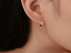 Orecchini Cyre The Circulus indossati, diamante lab-grown brillante ~1ct totale, oro 18K