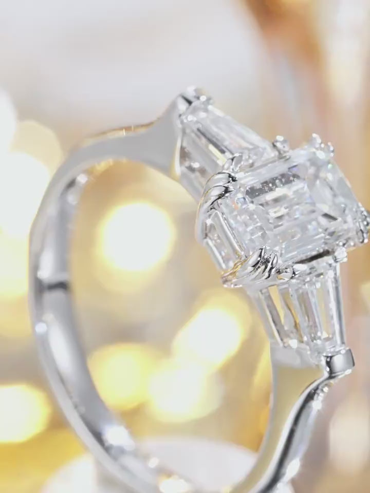 Cyrediamond Trio lab-grown diamond ring in 18K white gold — video showcase