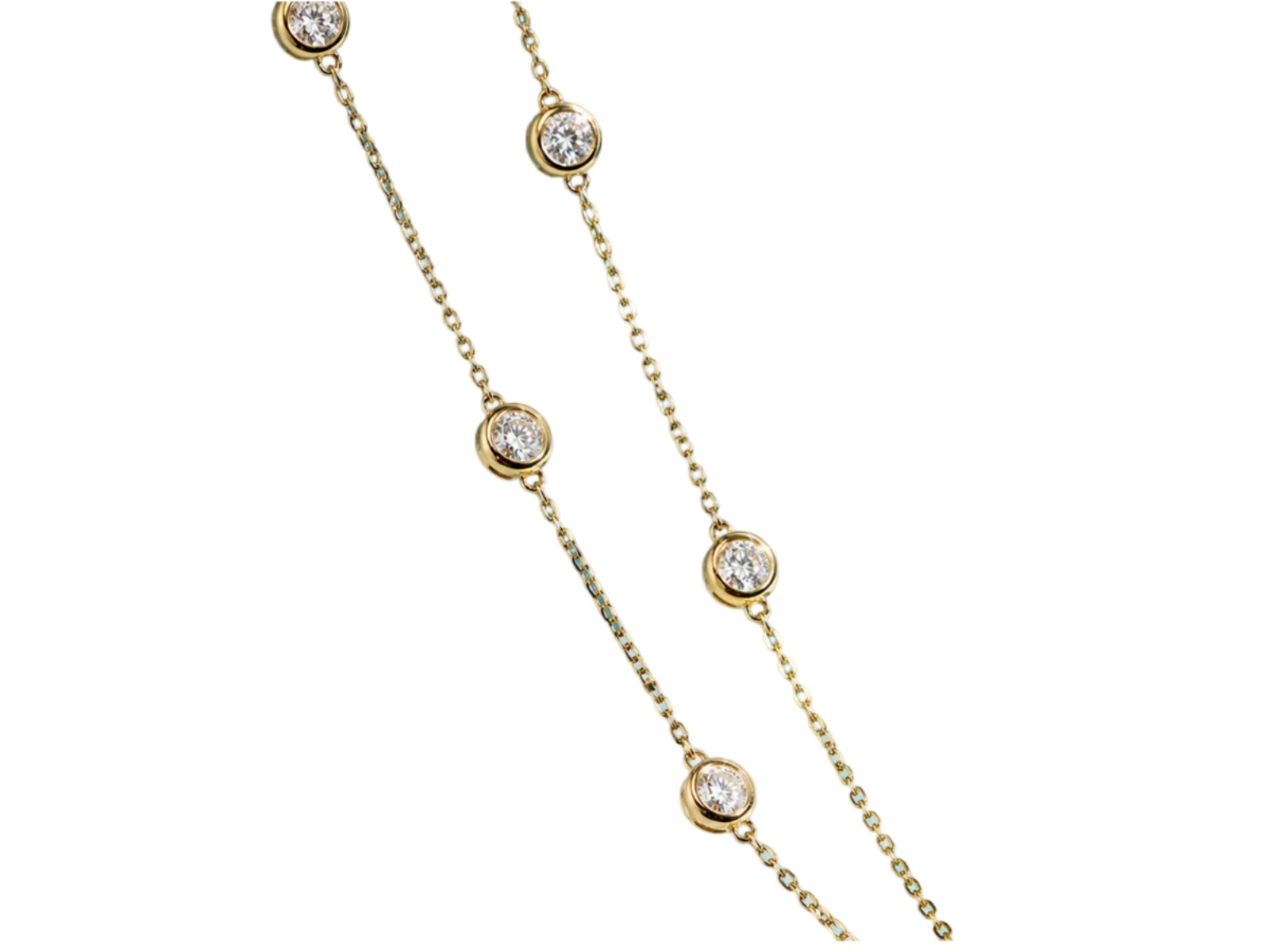 Dettaglio catena e incastonatura bezel del bracciale tennis Cyrediamond con diamanti lab-grown