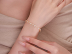 Bracciale tennis Cyre-The Serta Cyrediamond indossato al polso, oro rosa 18k e diamanti lab-grown